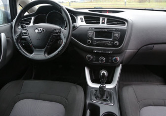 Подержанный автомобиль Kia Ceed Hatchback 2013 года (12 фото)