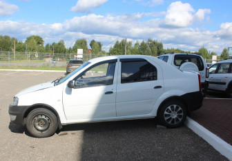 Подержанный автомобиль Renault Logan Sedan 2012 года (4 фото)