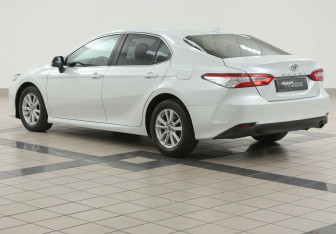 Подержанный автомобиль Toyota Camry Sedan 2018 года (2 фото)