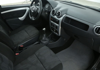 Подержанный автомобиль Renault Logan Sedan 2012 года (9 фото)