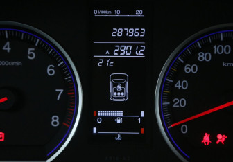 Подержанный автомобиль Honda CR-V 2007 года (19 фото)