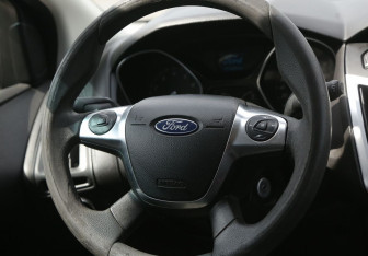 Подержанный автомобиль Ford Focus Wagon 2012 года (16 фото)