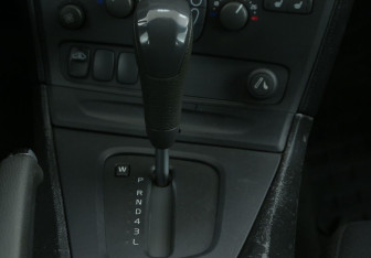 Подержанный автомобиль Volvo S60 2002 года (15 фото)