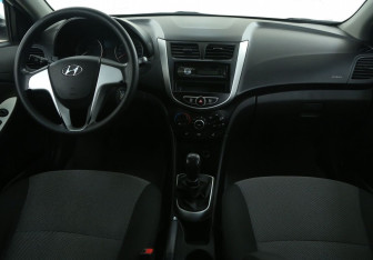 Подержанный автомобиль Hyundai Solaris Sedan 2013 года (12 фото)