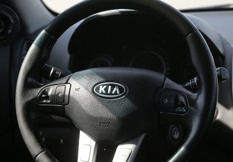 Подержанный автомобиль Kia Ceed Wagon 2010 года (16 фото)