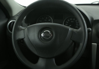 Подержанный автомобиль Nissan Almera Sedan 2014 года (16 фото)