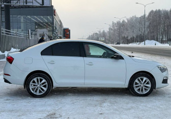 Подержанный автомобиль Skoda Rapid Liftback 2021 года (5 фото)