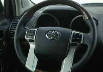 Подержанный автомобиль Toyota Land Cruiser Prado 2011 года (16 фото)