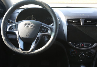 Подержанный автомобиль Hyundai Solaris Sedan 2012 года (14 фото)