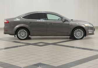 Подержанный автомобиль Ford Mondeo Sedan 2011 года (5 фото)