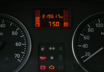 Подержанный автомобиль Renault Logan Sedan 2012 года (17 фото)