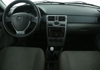 Подержанный автомобиль LADA (ВАЗ) Priora Hatchback 2012 года (12 фото)