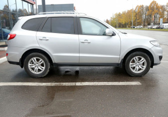 Подержанный автомобиль Hyundai Santa Fe 2010 года (7 фото)