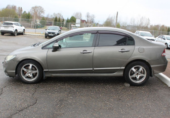 Подержанный автомобиль Honda Civic Sedan 2008 года (4 фото)