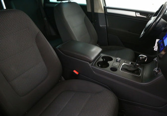 Подержанный автомобиль Volkswagen Touareg 2013 года (7 фото)