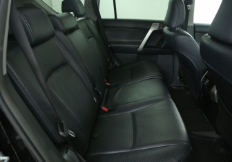 Подержанный автомобиль Toyota Land Cruiser Prado 2011 года (11 фото)