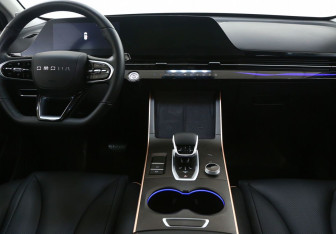 Подержанный автомобиль Omoda C5 2023 года (10 фото)