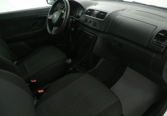 Подержанный автомобиль Skoda Fabia Hatchback 2014 года (9 фото)