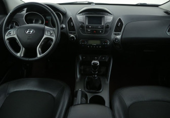 Подержанный автомобиль Hyundai ix35 2014 года (12 фото)