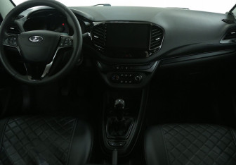 Подержанный автомобиль LADA (ВАЗ) Vesta Sedan 2019 года (12 фото)