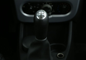 Подержанный автомобиль Renault Sandero 2011 года (15 фото)