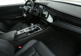 Подержанный автомобиль Omoda S5 2023 года (9 фото)