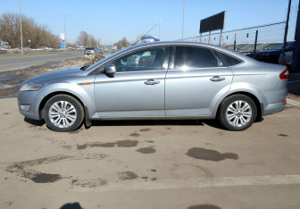Подержанный автомобиль Ford Mondeo Sedan 2008 года (8 фото)