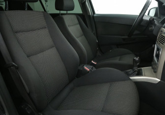 Подержанный автомобиль Opel Astra Hatchback 2008 года (10 фото)