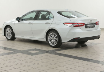 Подержанный автомобиль Toyota Camry Sedan 2020 года (2 фото)