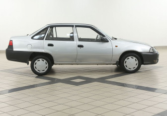 Подержанный автомобиль Daewoo Nexia Sedan 2010 года (5 фото)