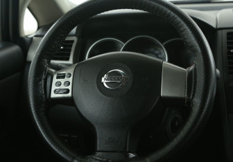 Подержанный автомобиль Nissan Tiida Hatchback 2007 года (16 фото)