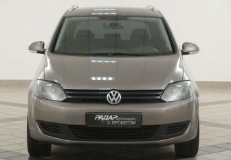 Подержанный автомобиль Volkswagen Golf Plus 2010 года (6 фото)