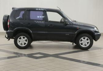 Подержанный автомобиль Chevrolet Niva 2006 года (5 фото)