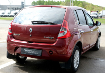 Подержанный автомобиль Renault Sandero 2012 года (6 фото)