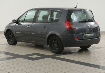 Подержанный автомобиль Renault Scenic 2009 года (2 фото)