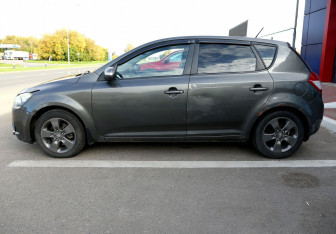Подержанный автомобиль Kia Ceed Hatchback 2010 года (8 фото)