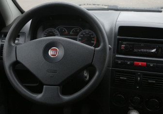 Подержанный автомобиль Fiat Albea 2010 года (14 фото)