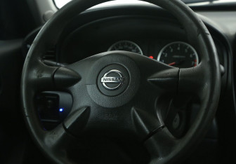 Подержанный автомобиль Nissan Almera Sedan 2006 года (16 фото)