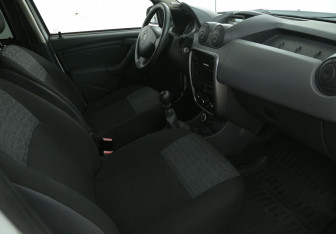 Подержанный автомобиль Renault Duster 2013 года (9 фото)