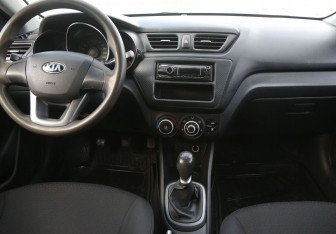 Подержанный автомобиль Kia Rio Sedan 2013 года (12 фото)