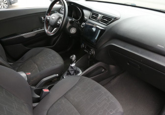 Подержанный автомобиль Kia Rio Sedan 2013 года (9 фото)