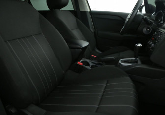 Подержанный автомобиль Citroen C4 Hatchback 2012 года (10 фото)