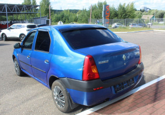 Подержанный автомобиль Renault Logan Sedan 2005 года (5 фото)
