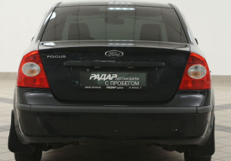 Подержанный автомобиль Ford Focus Sedan 2006 года (3 фото)
