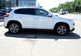 Подержанный автомобиль Peugeot 4008 2012 года (7 фото)