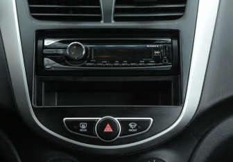 Подержанный автомобиль Hyundai Solaris Sedan 2011 года (13 фото)