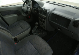 Подержанный автомобиль Renault Logan Sedan 2006 года (9 фото)