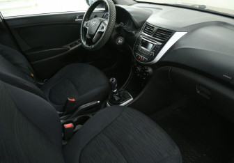 Подержанный автомобиль Hyundai Solaris Sedan 2014 года (9 фото)