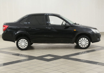 Подержанный автомобиль LADA (ВАЗ) Granta Sedan 2013 года (5 фото)