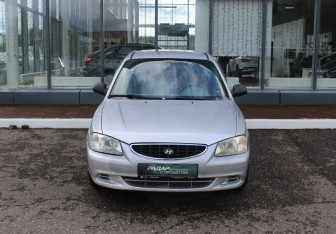 Подержанный автомобиль Hyundai Accent Sedan 2003 года (2 фото)